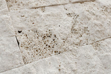 Carica l'immagine nel visualizzatore di Gallery, Travertino Chiaro